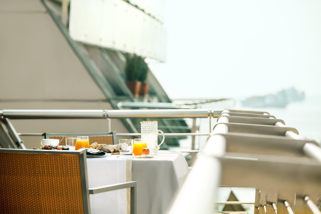 Junior Suite with Side Sea View