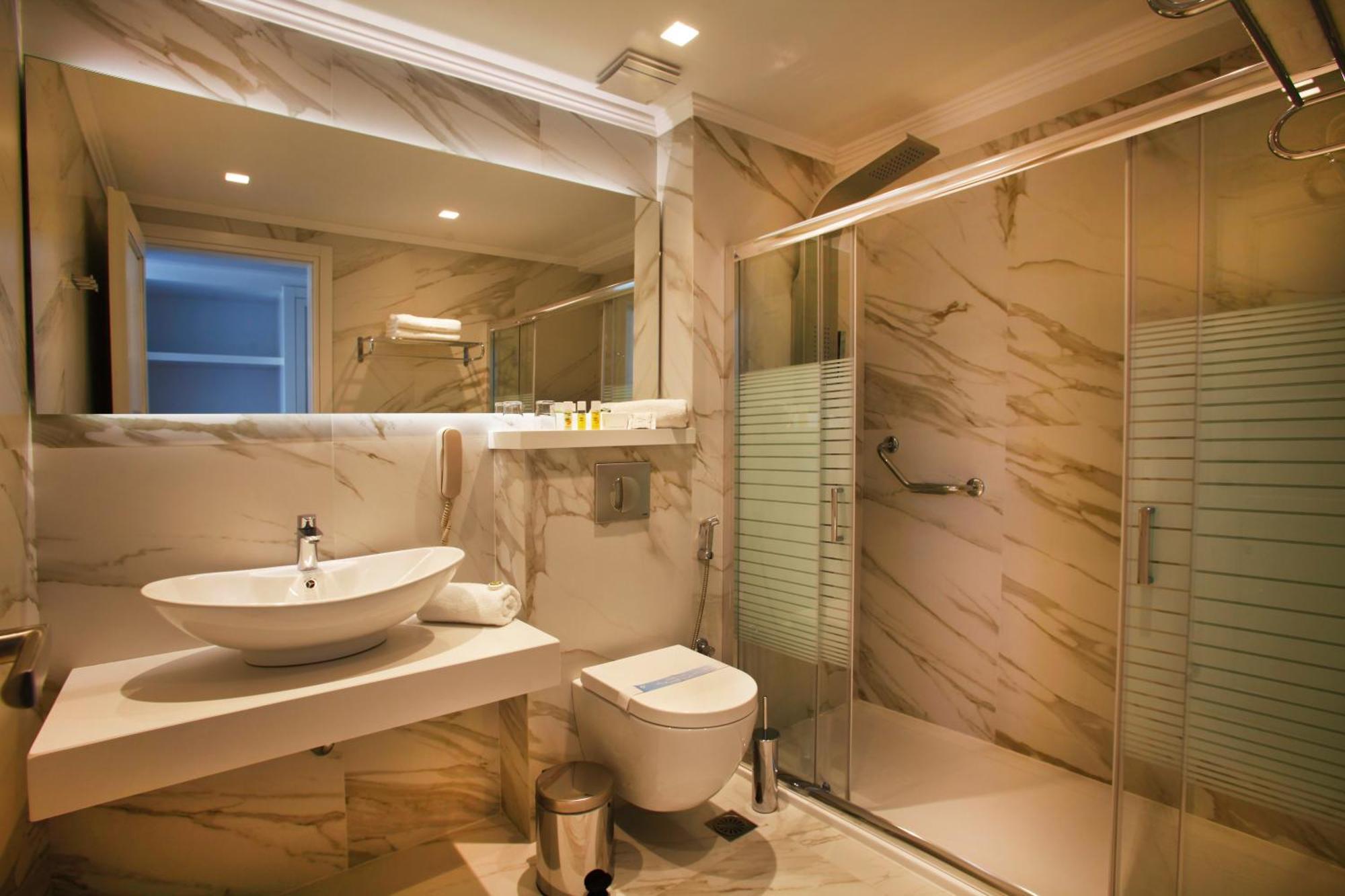 Two-Bedroom Family Suite,927053026:JPEG