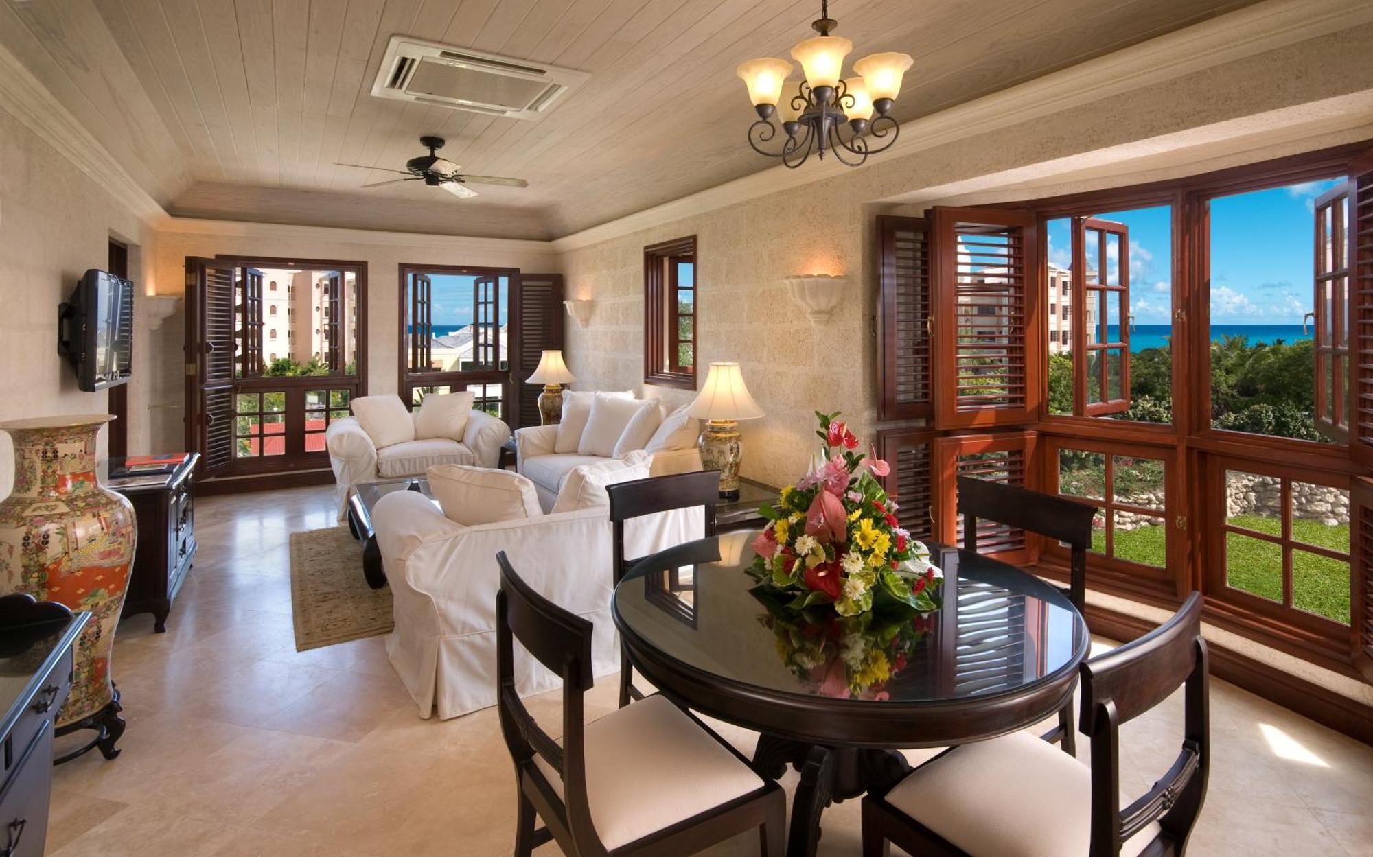 Deluxe King Suite Garden View