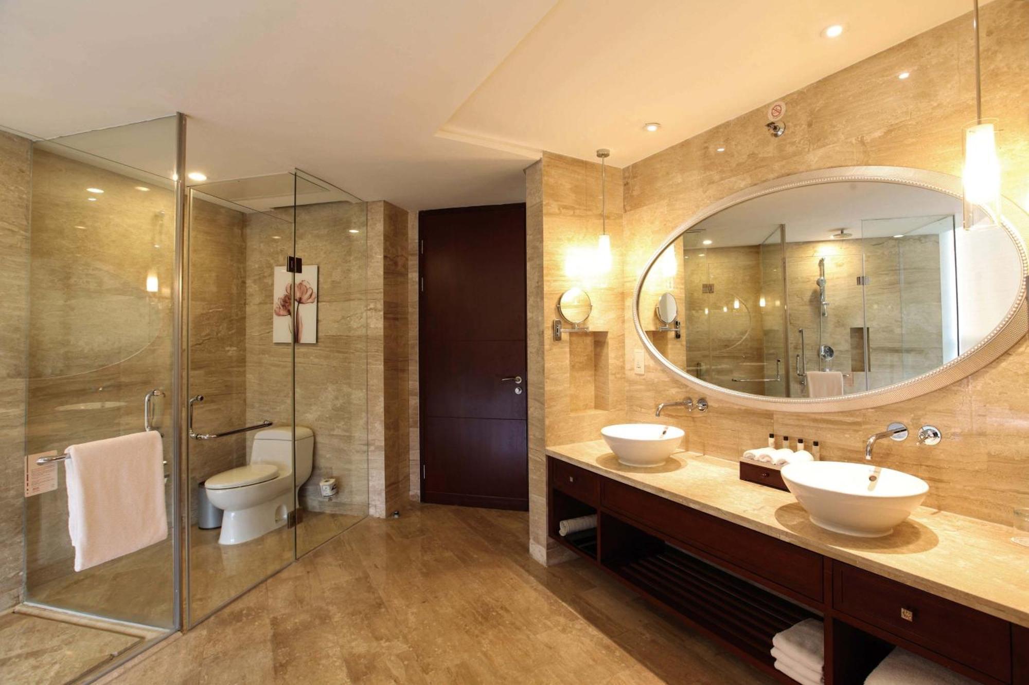 Executive Suite, Executive lounge access, 1 King, City view,691404720:JPEG