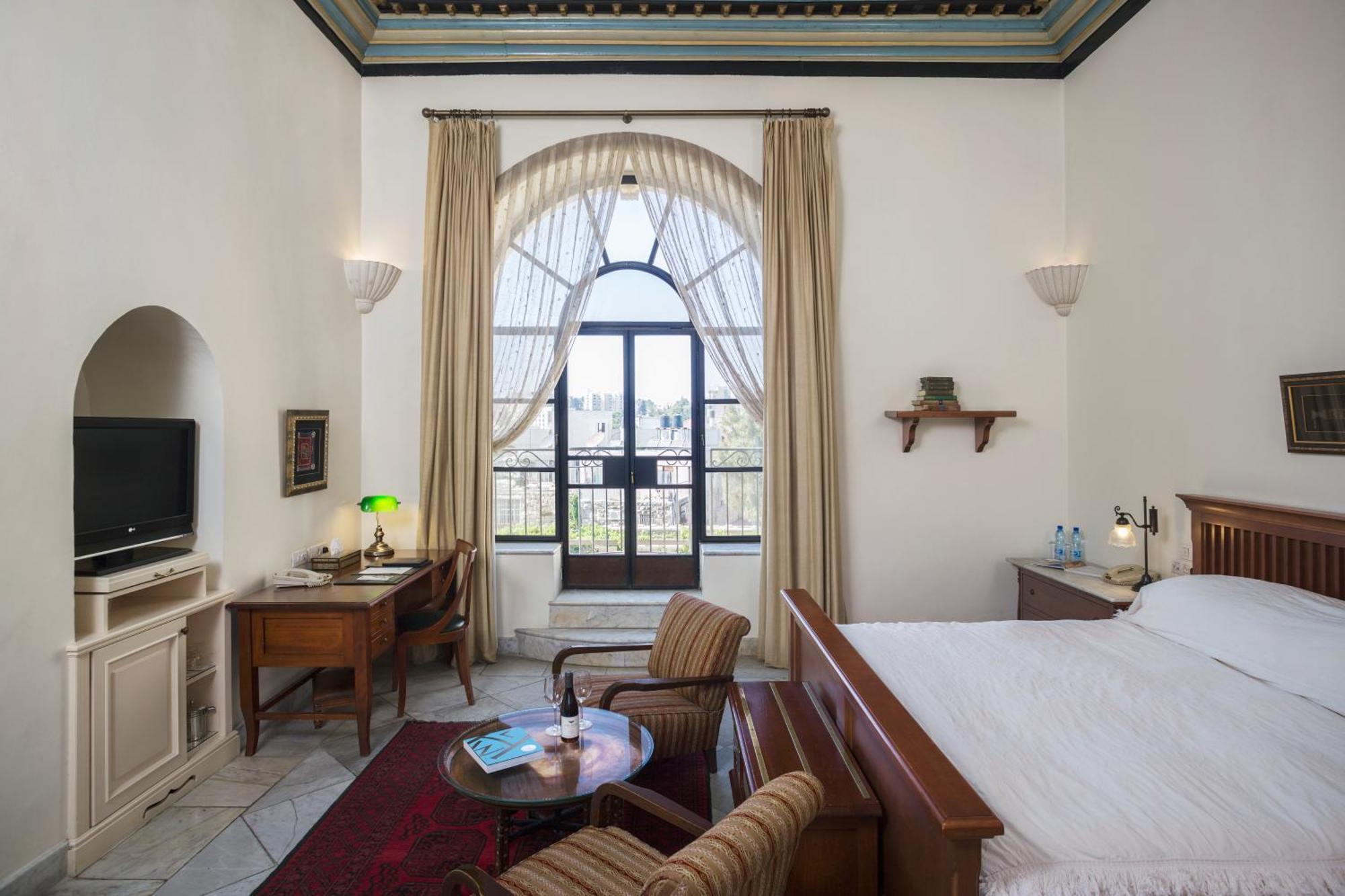 Deluxe Pasha Room
