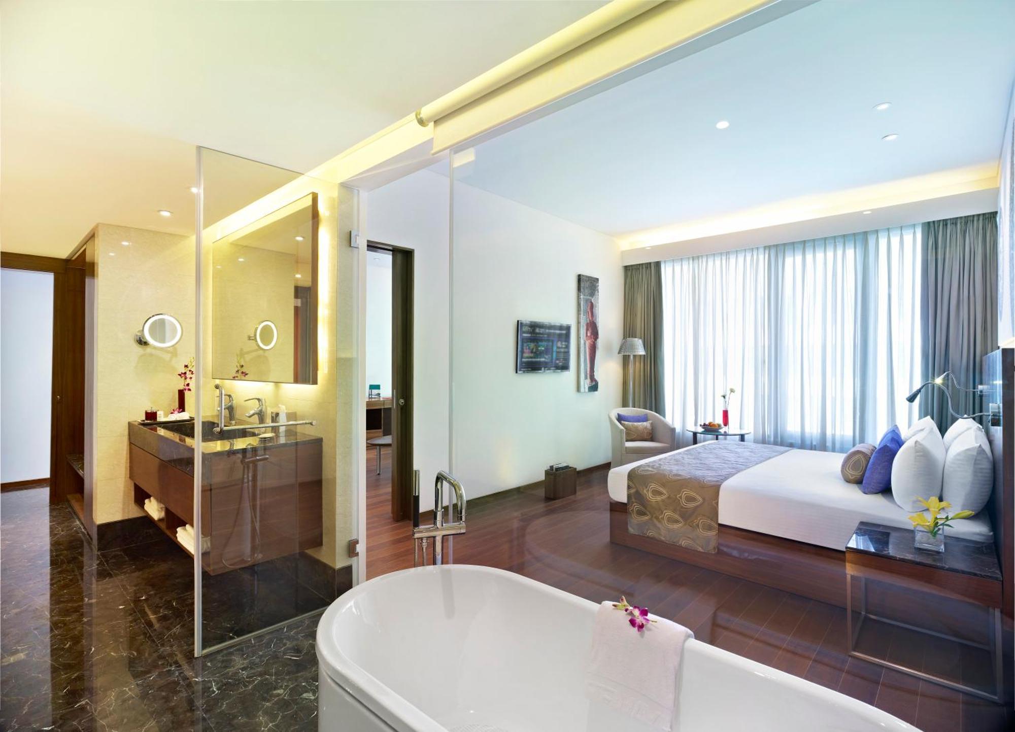 Deluxe suite 1 bed room king bed