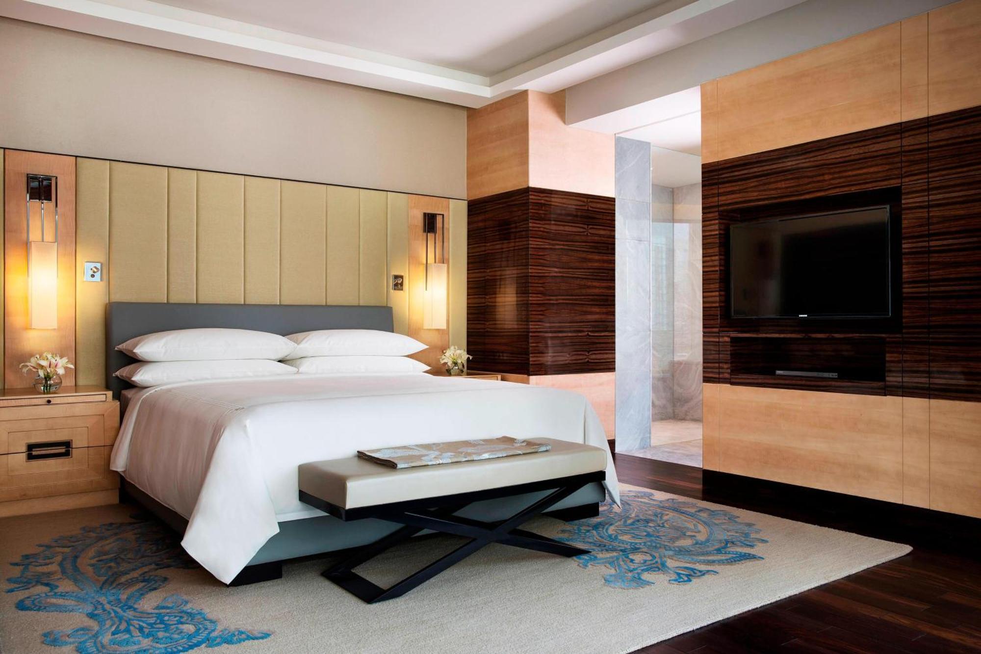Executive Suite, 1 King,1385925920:JPEG