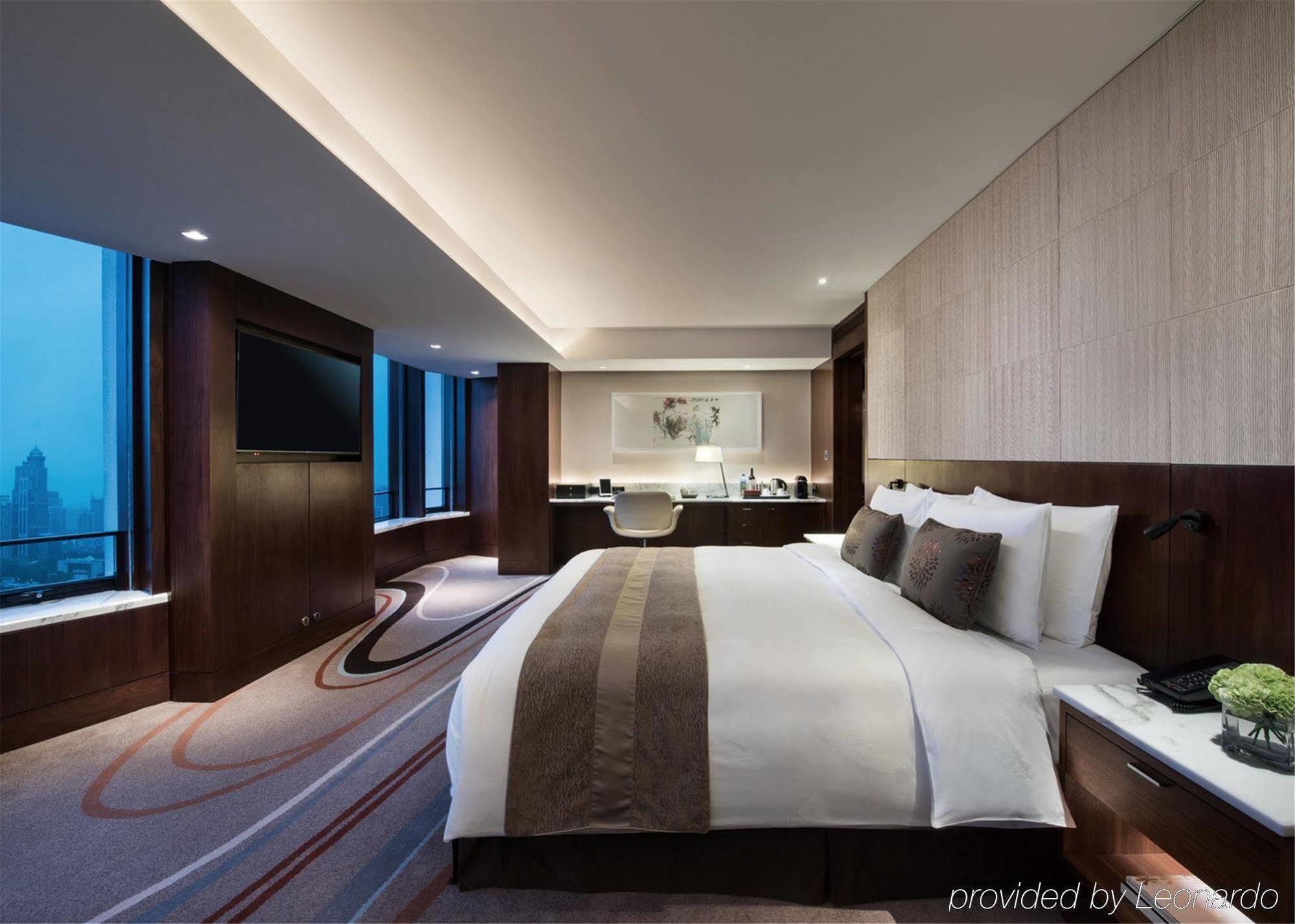 Deluxe King Room City View