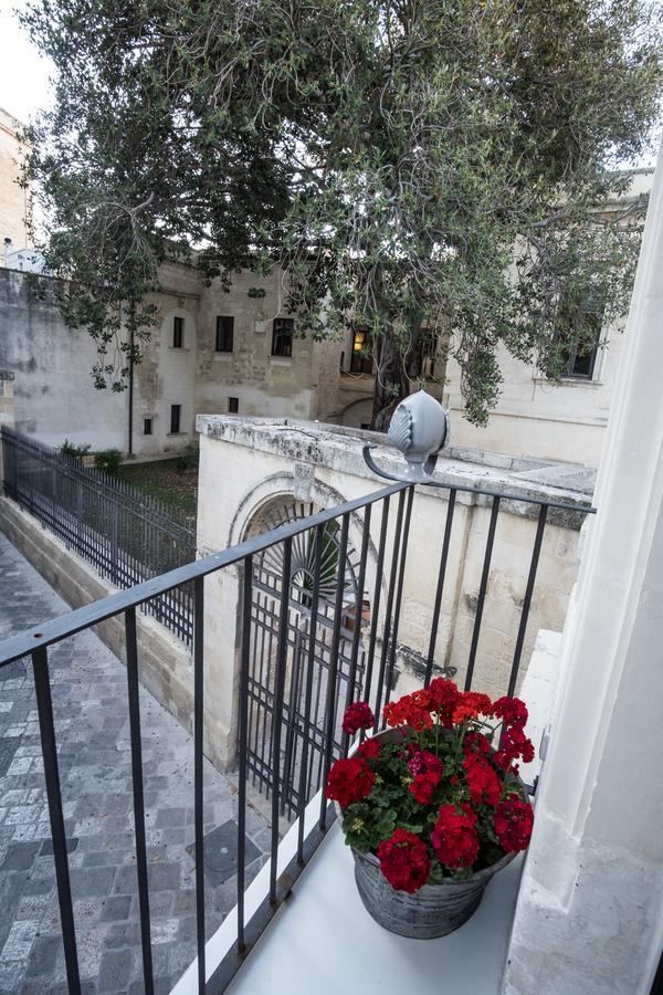 Deluxe Double Room with Balcony,605313819:JPEG