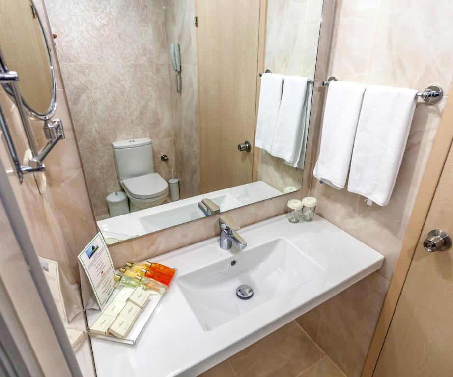 Standard Double or Twin Room Land View,61916299:JPEG