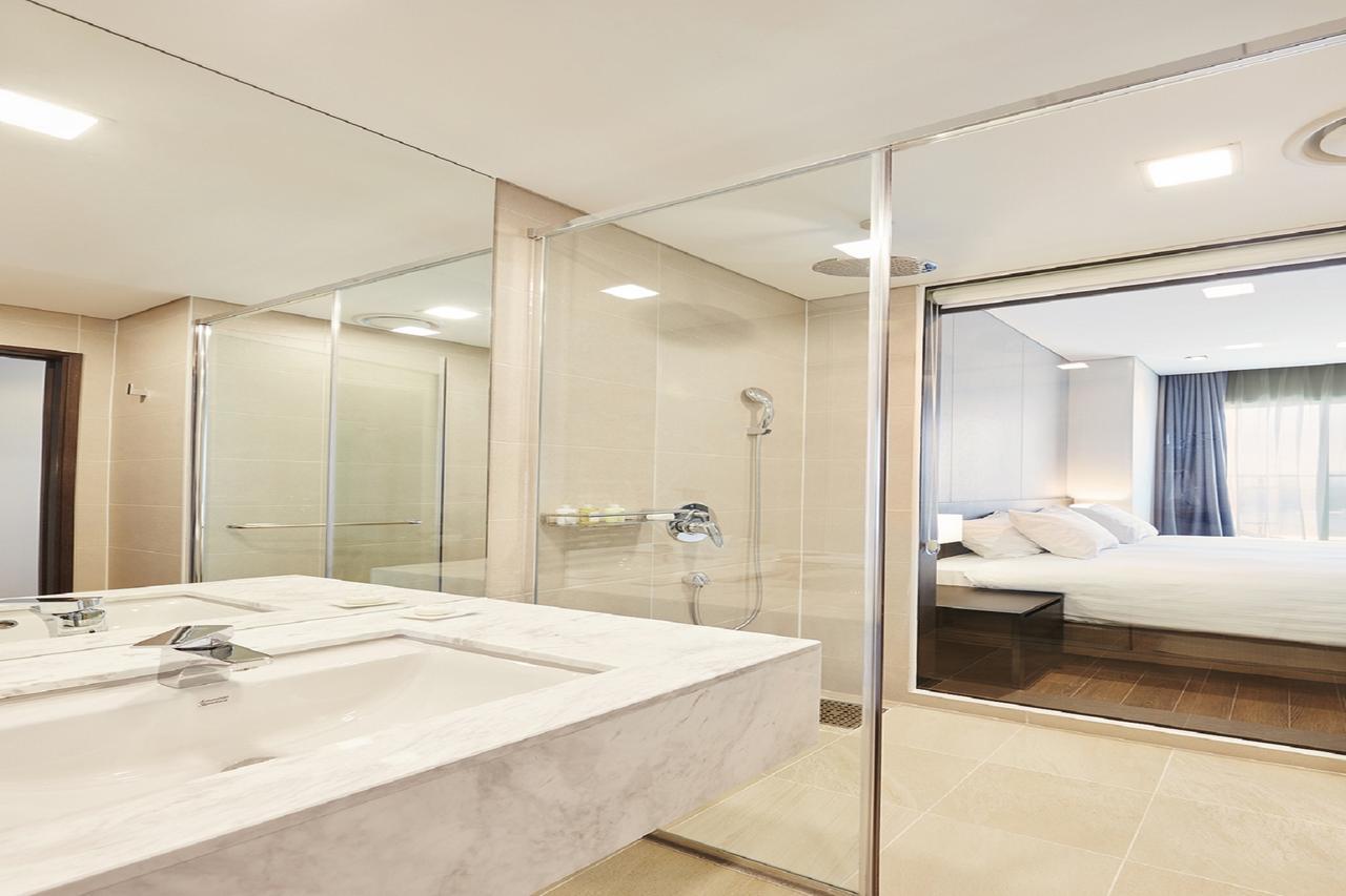 Deluxe Double Room with Lake View