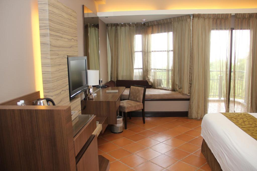 Deluxe Sea Front King Room