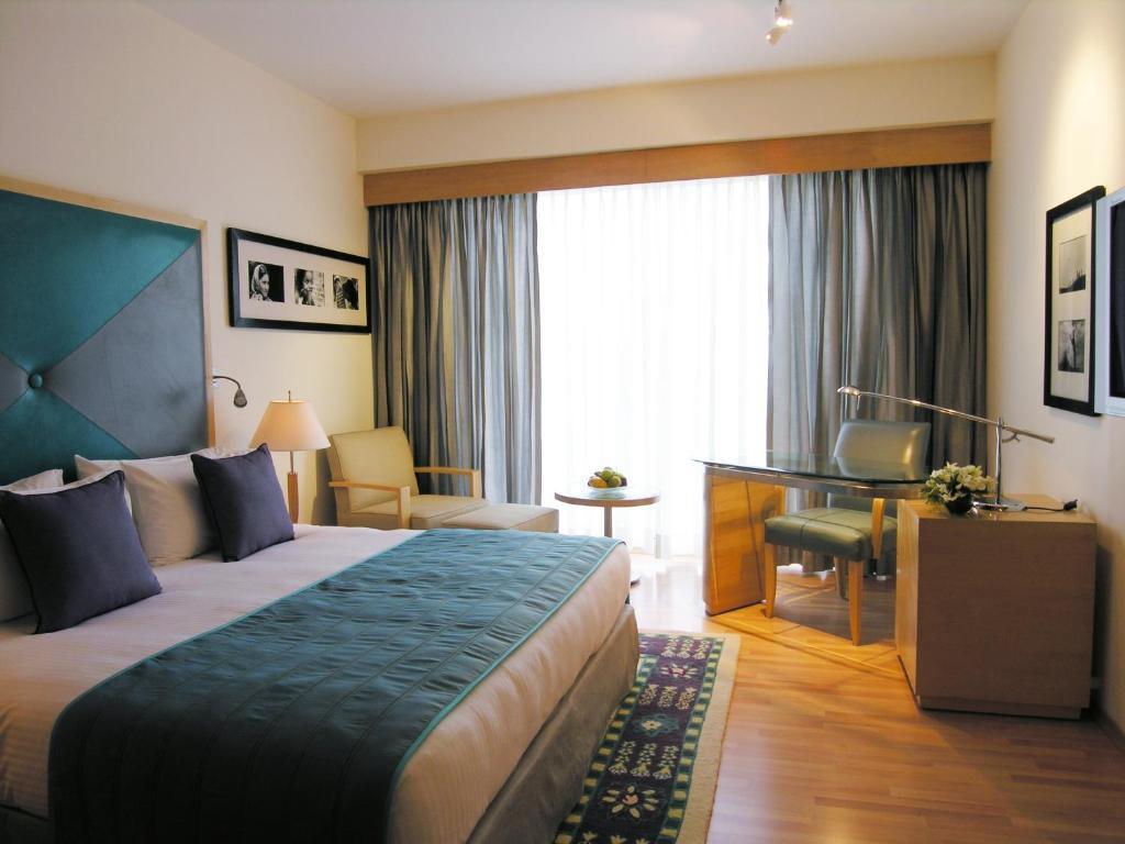 Superior Room Queen Bed