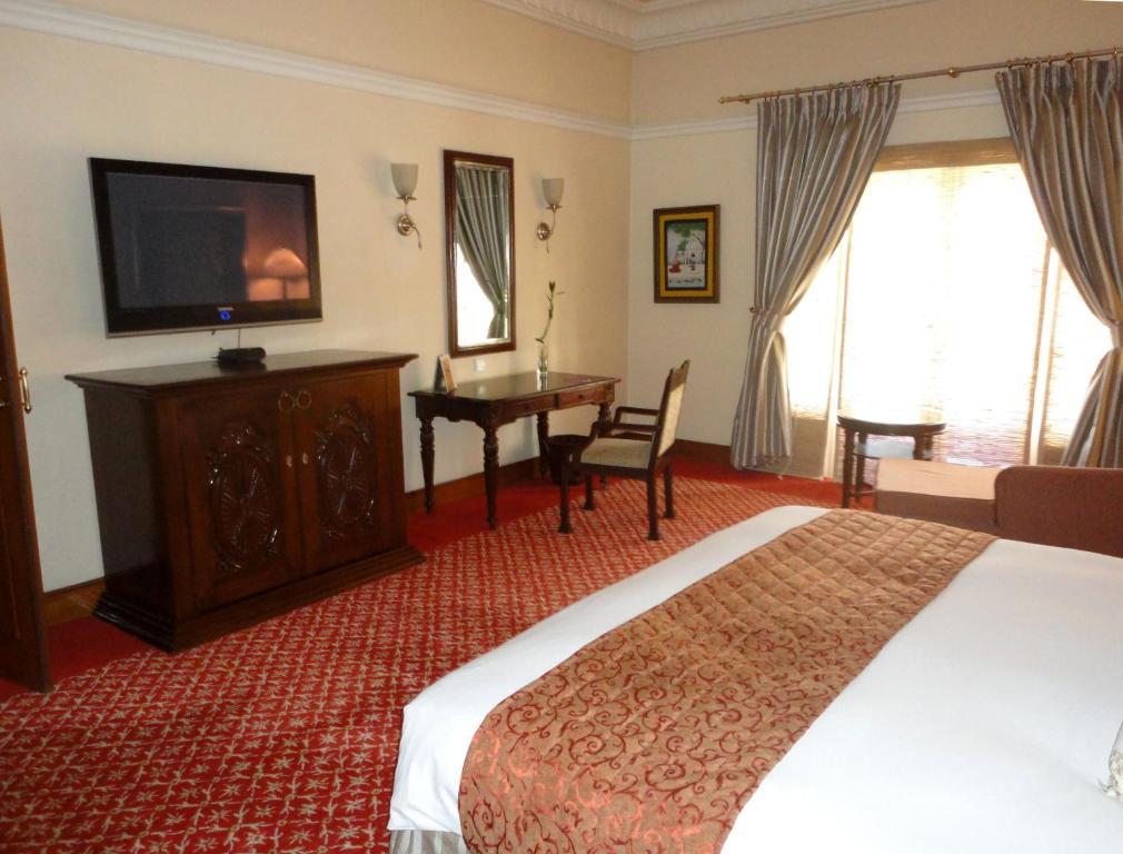 Deluxe Garden View King Room