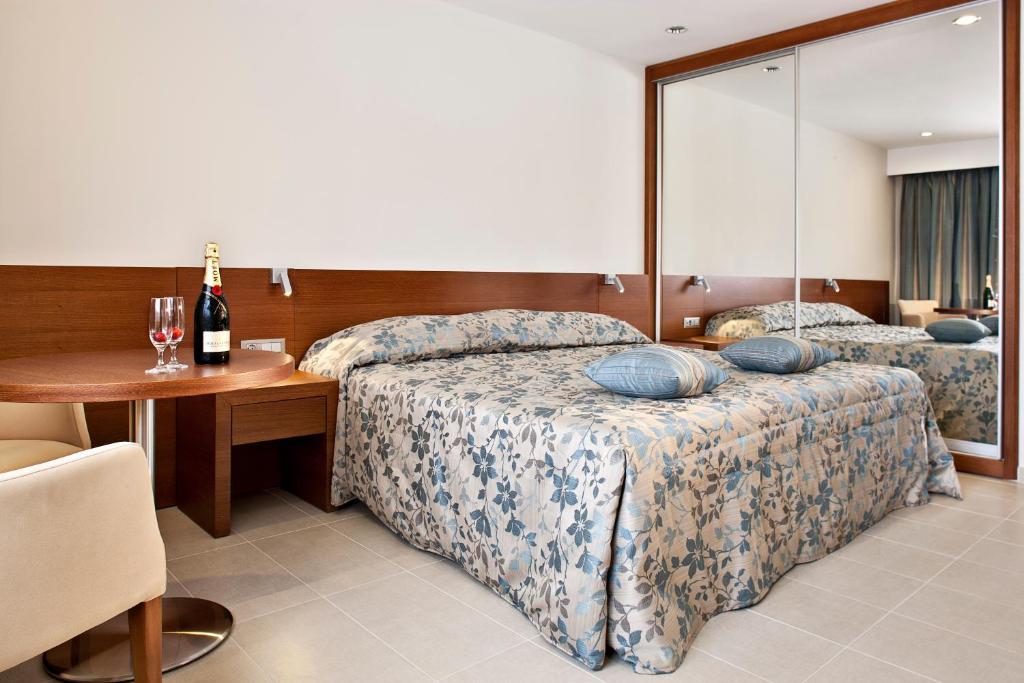 Executive Suite,678206904:JPEG