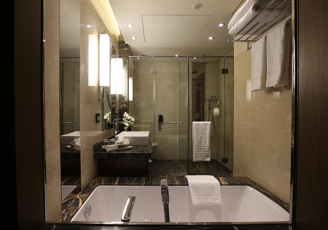 Executive Plaza Sea View Suite
