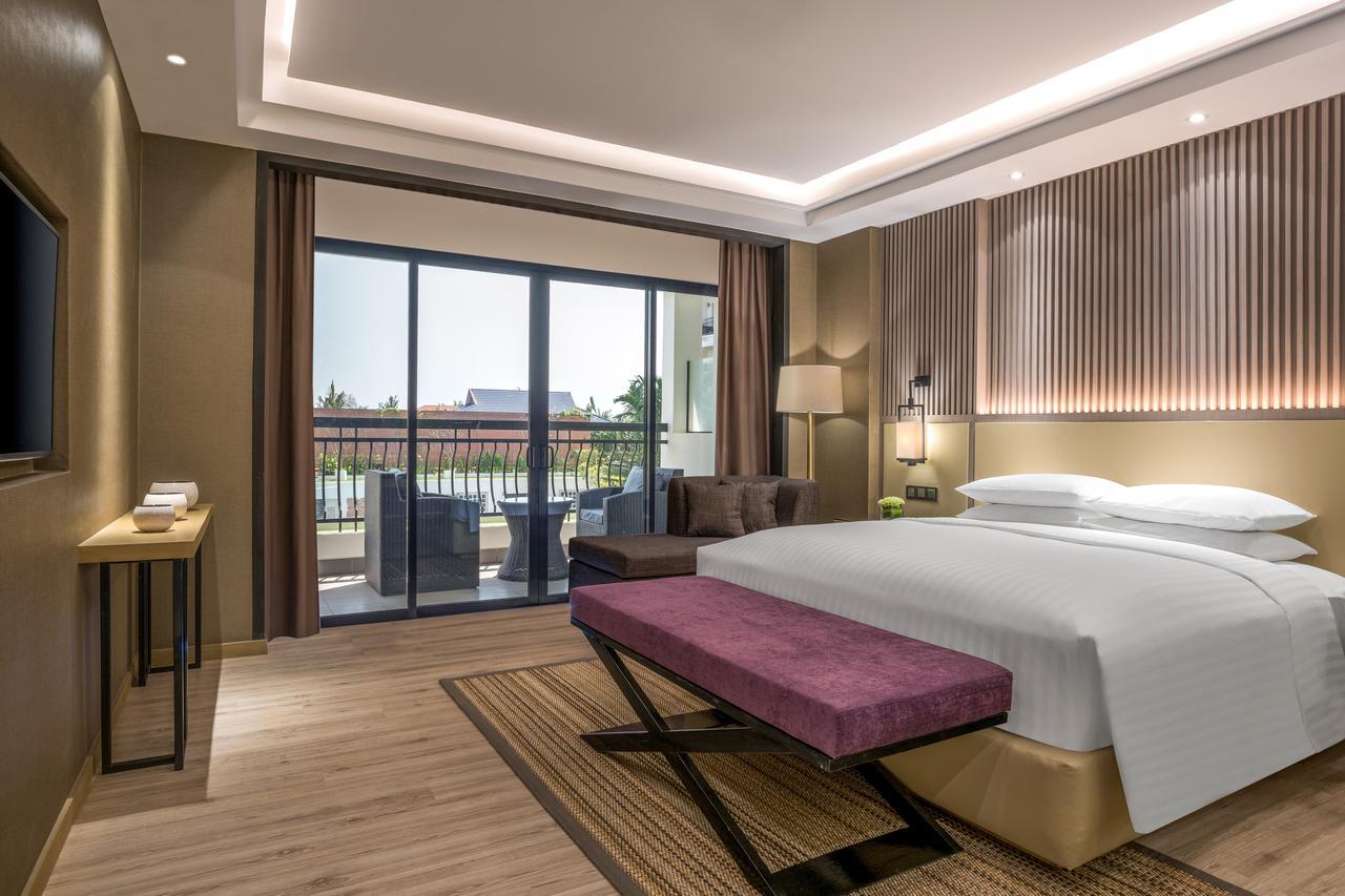 Courtyard King Suite