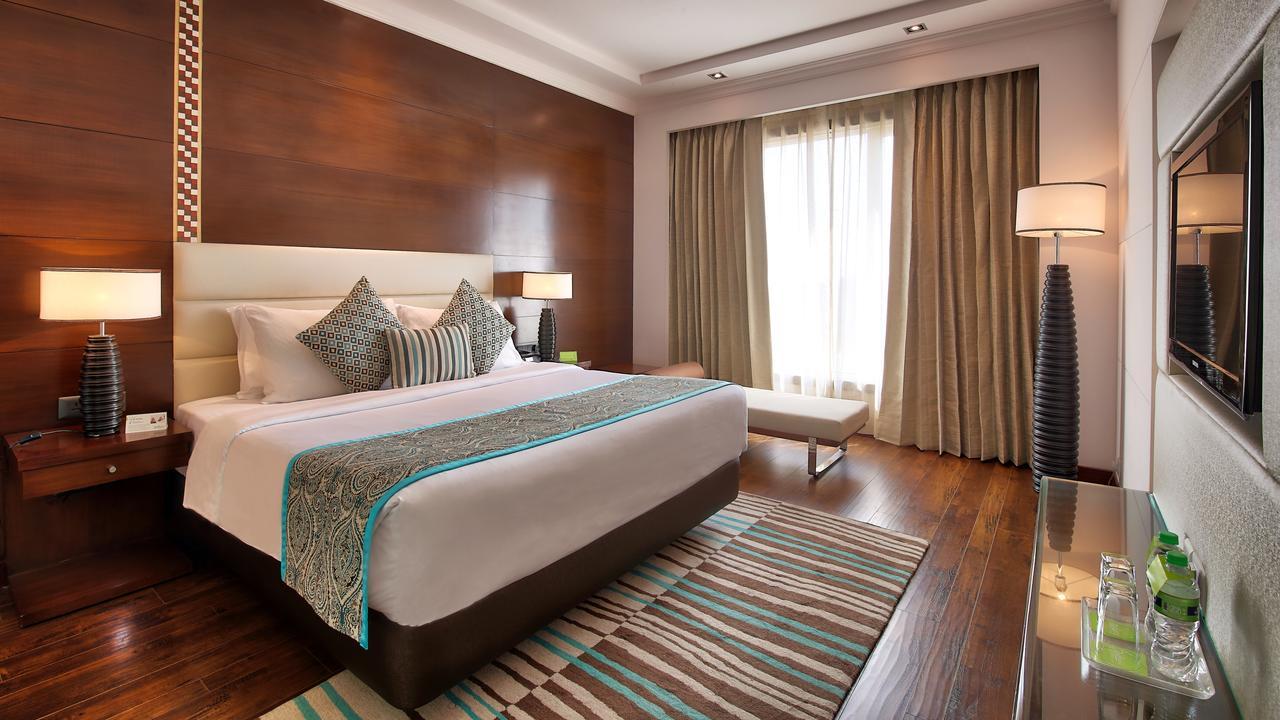 Suite 2 Way Airport Transfer on SPA 4pcs of Laundry or room or nightIINR 2000 F&B creditDaily Fruit basket 1 bottle of whiskey or as per availability Dragon If all meals room is booked Sightseeing transport services Lounge Ac