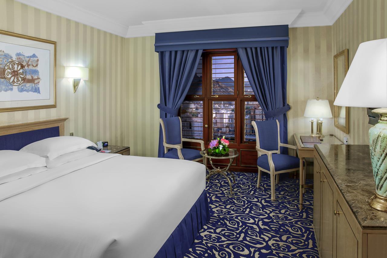 Guest Room One King Bed