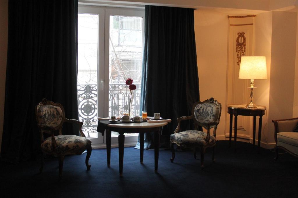 Executive Deluxe Suite