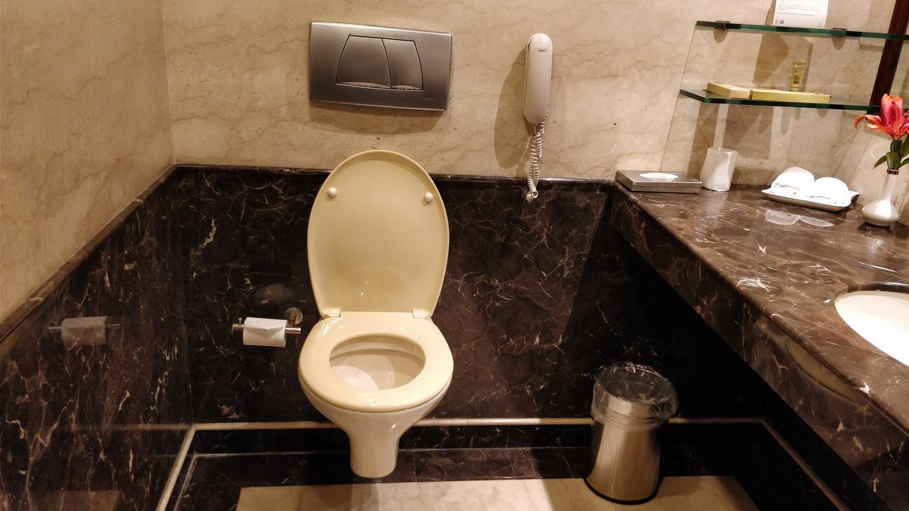 Executive Suite complimentary on F&B 3 pints of beer at Atrium Bar One way Airport Transfer