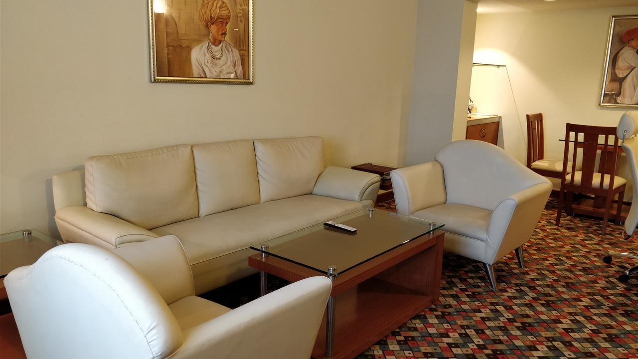 Executive Suite complimentary on F&B 3 pints of beer at Atrium Bar One way Airport Transfer