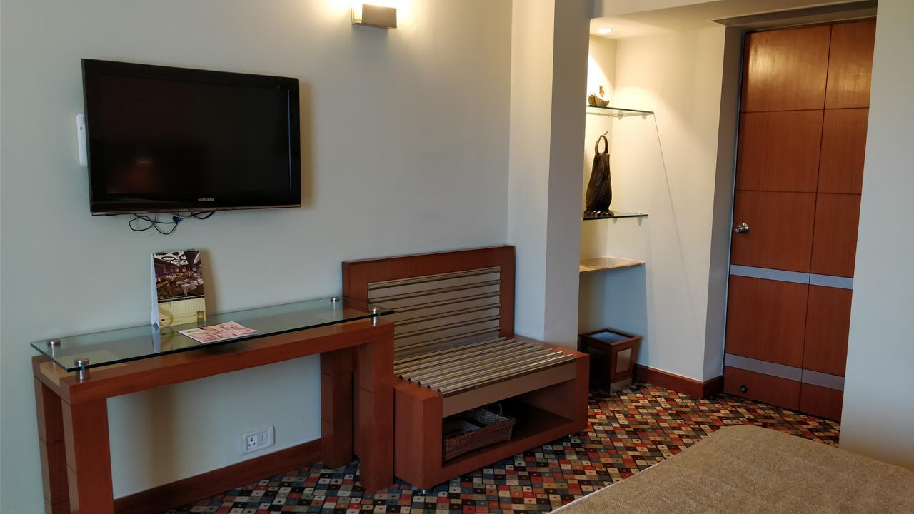 Executive Suite complimentary on F&B 3 pints of beer at Atrium Bar One way Airport Transfer