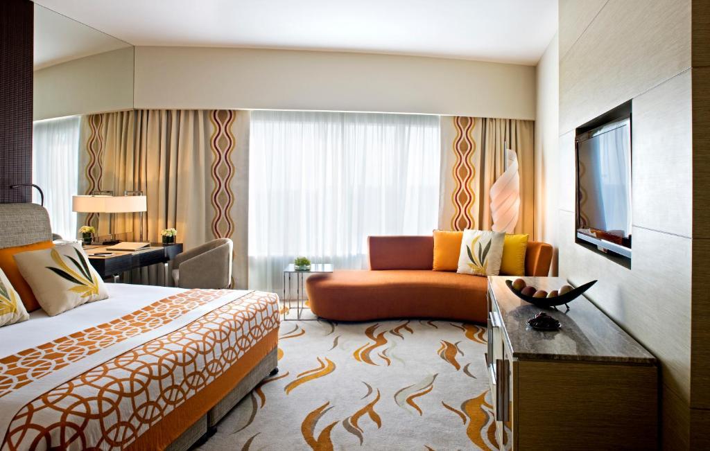 Deluxe Room One King Bed 3pm Late Check-Out on F&B Laundry Applicable stays until 30 or 09 or 2026,66937333:JPEG