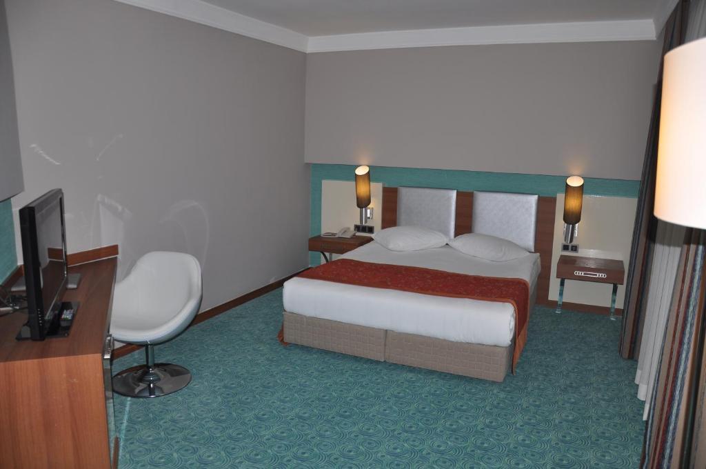 Standard Double or Twin Room,750620609:JPEG