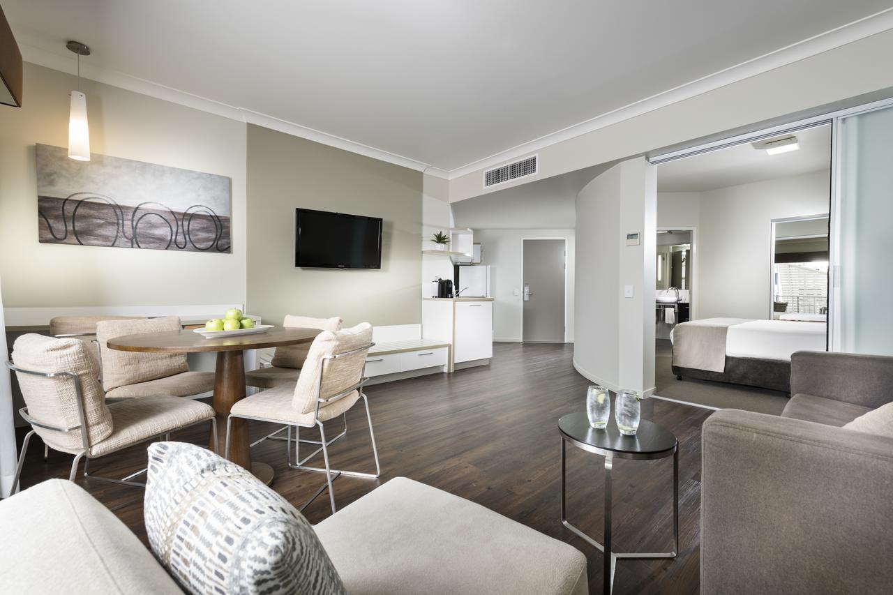 Superior One-Bedroom Apartment,653479335:JPEG