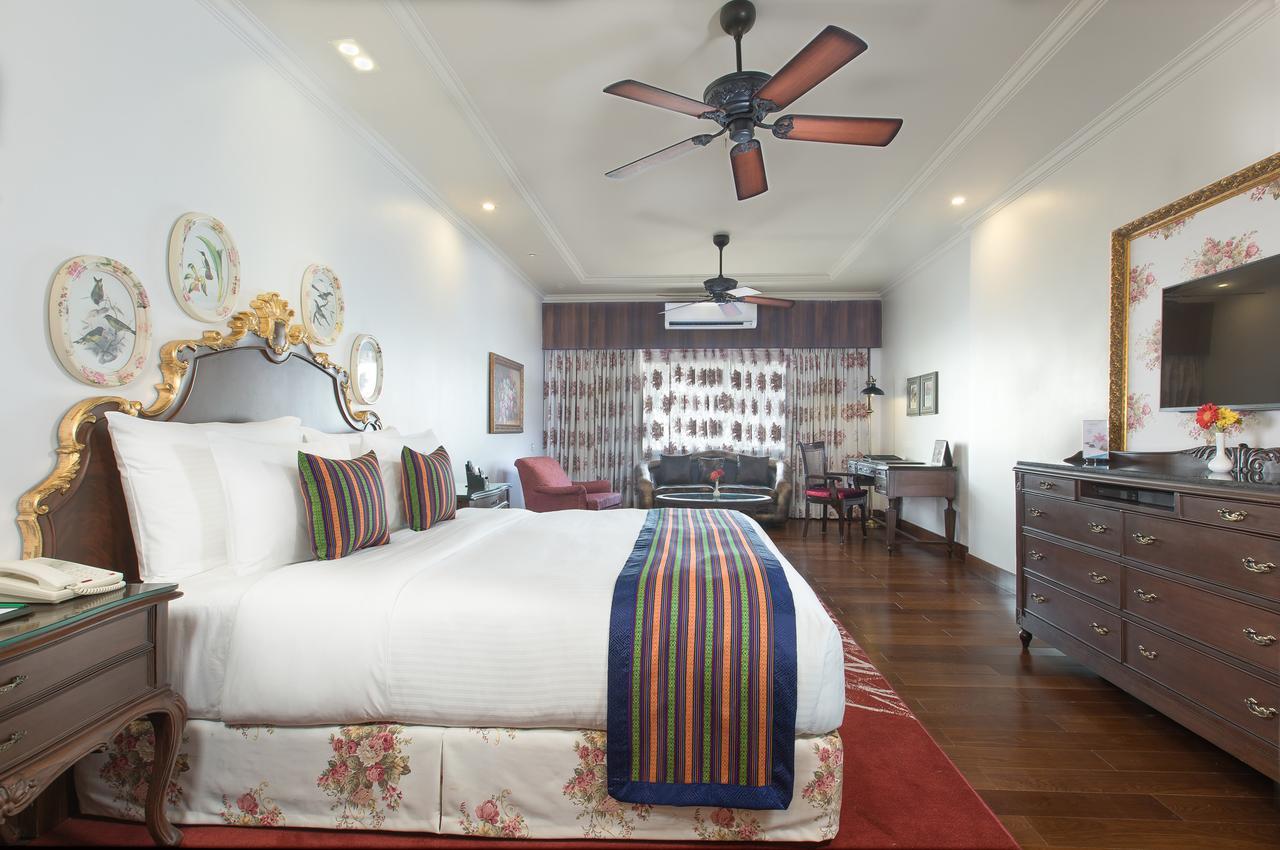 Deluxe King Suite on Foods & Soft Beverages* | Discounts on Laundry Services* | INR 500 spa credit during your on selective Massage services TnC Apply* | Minibar 2 cans of soft Beverages Once on Arrival
