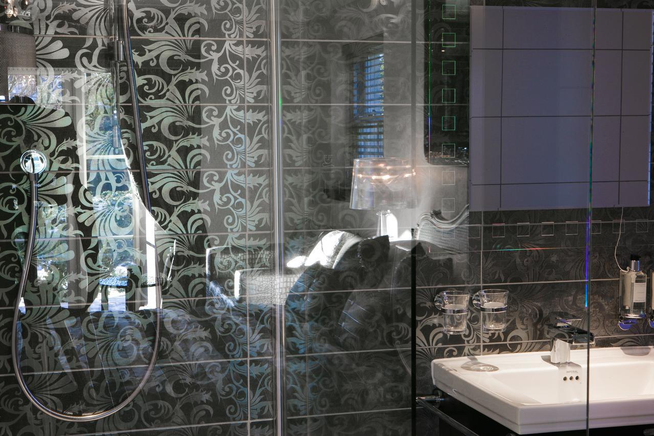 Bowness King Suite with Spa Bath,661725321:JPEG