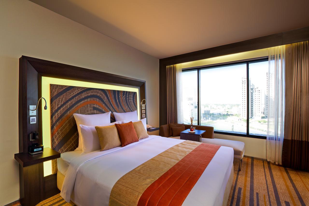 Superior King Room - Happy Hours (BUY 1 GET 1) all beverages at Cafe Joy (12 pm to 6pm), 20% discount on F & B, 20% discount on Laundry