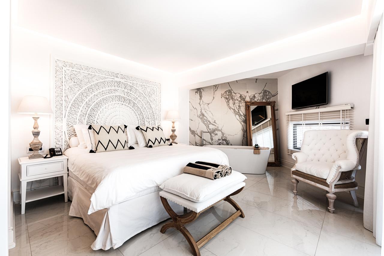 Honeymoon Island Suite with Private Pool - Sea Front
