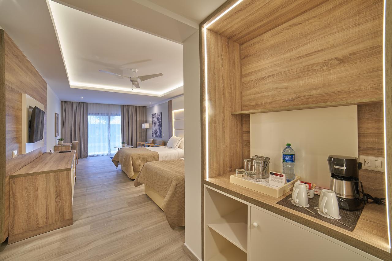 2 Double Beds Deluxe Junior Suite SGL