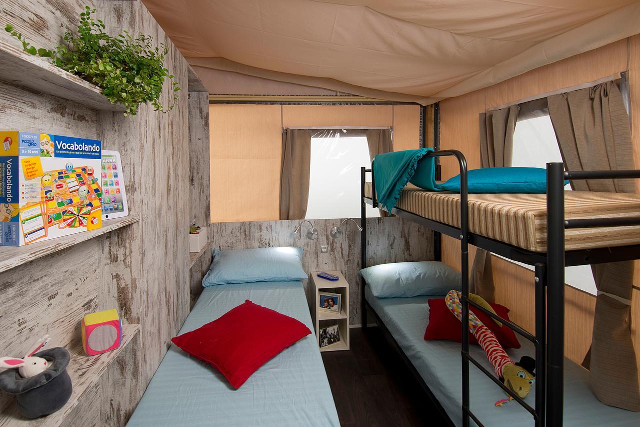 Familietent met 2 Slaapkamers en Terras