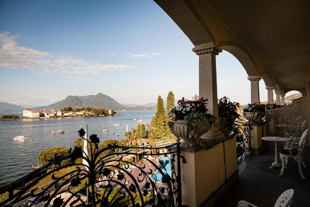 Deluxe Double Room with Lake View,246620277:JPEG