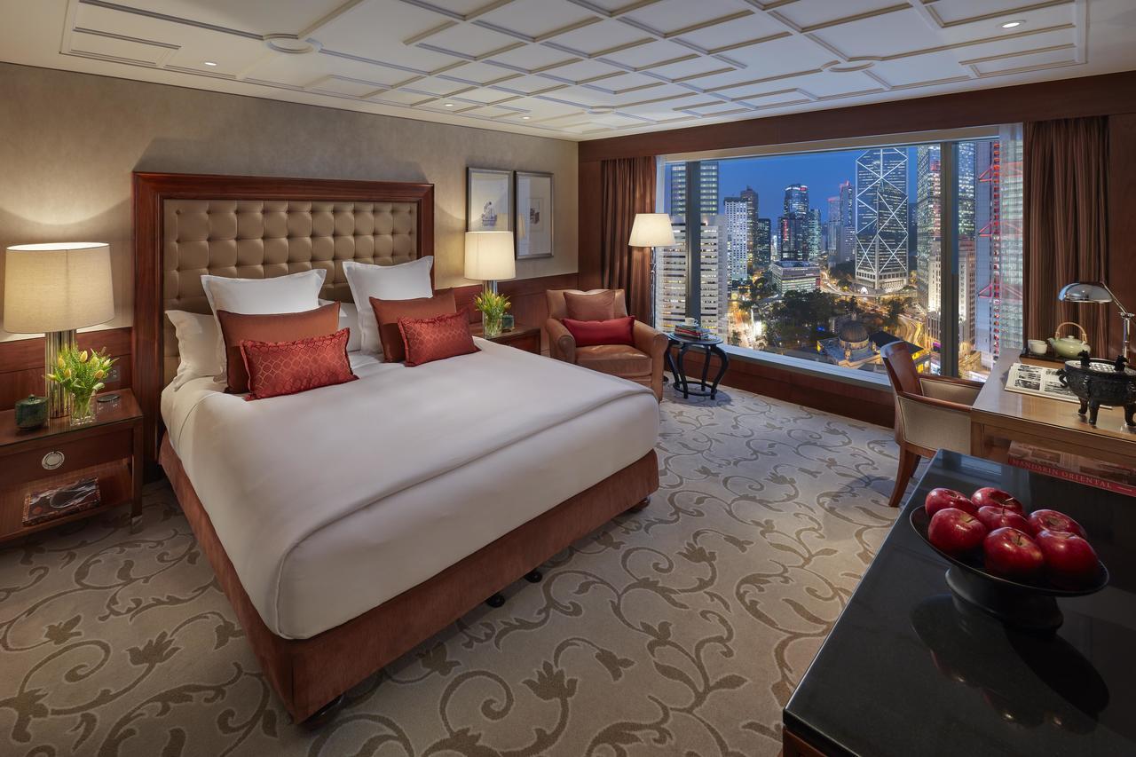 Statue Square View Twin Room