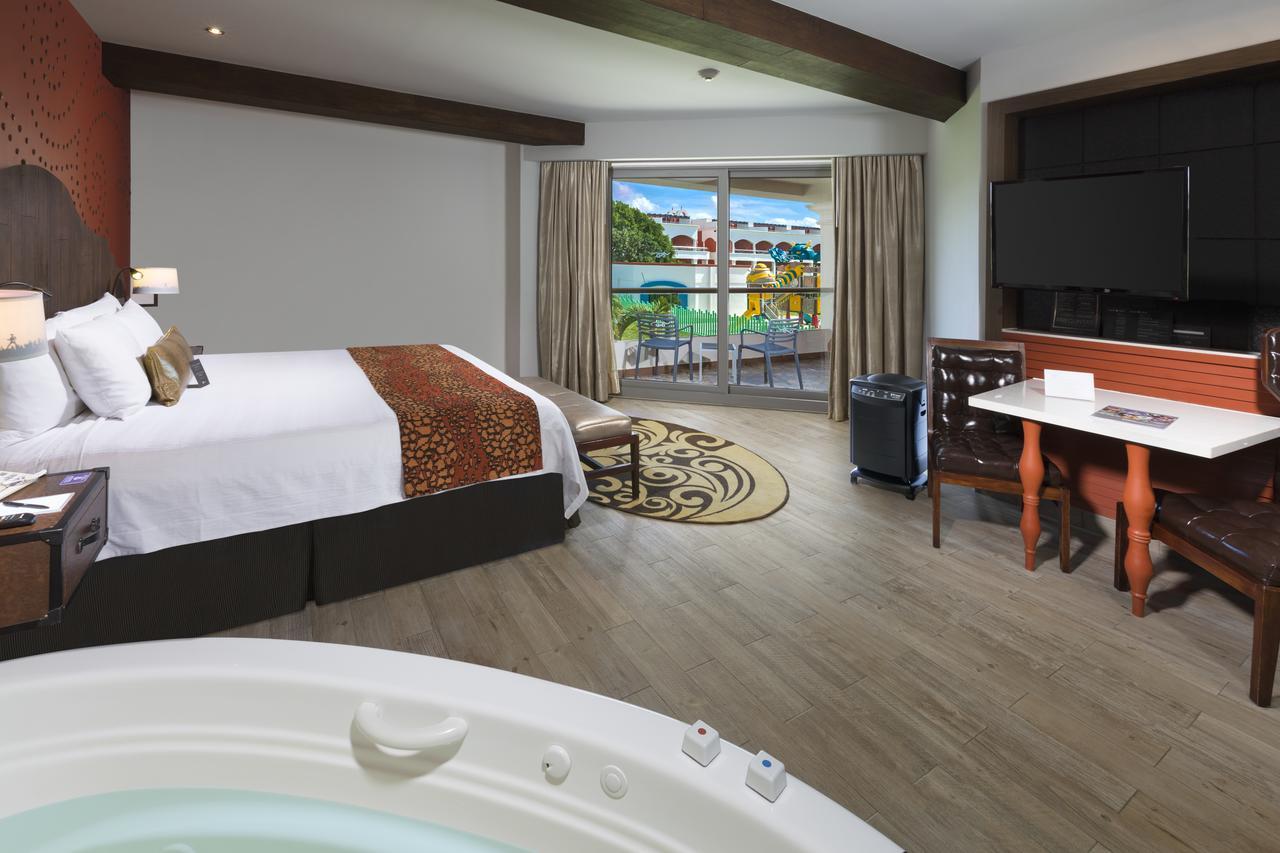 Deluxe King Bed,666455541:JPEG