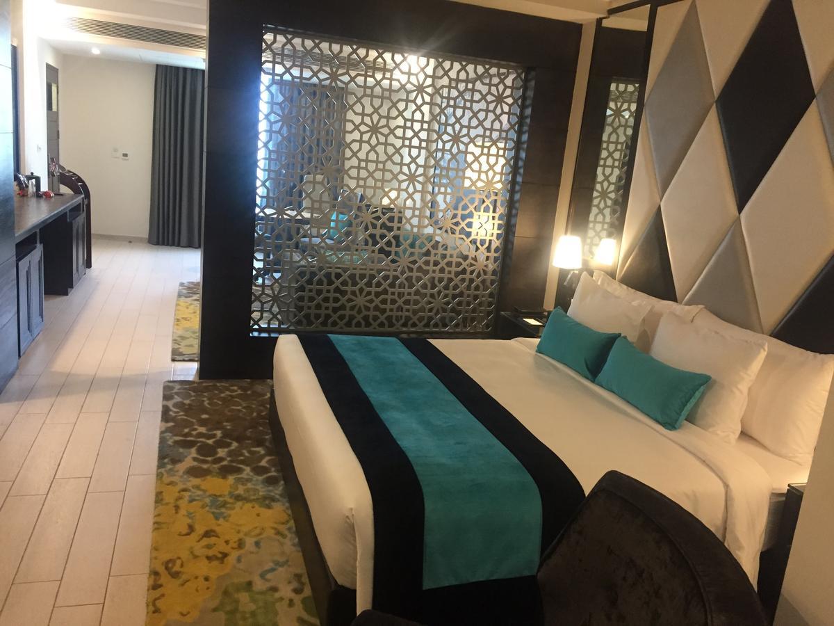 Executive Suite,718804087:JPEG