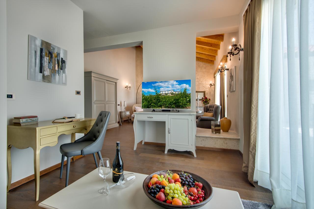 Deluxe Suite with Sea View - Collina