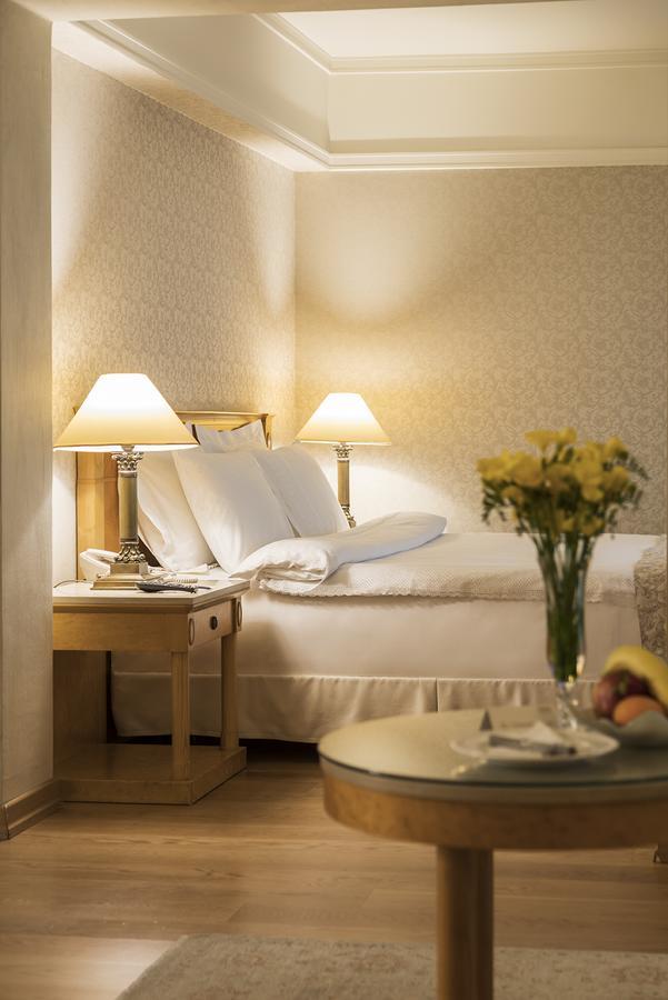 Junior Suite with 1 Queen-Size Bed and Sofa Bed,670064130:JPEG
