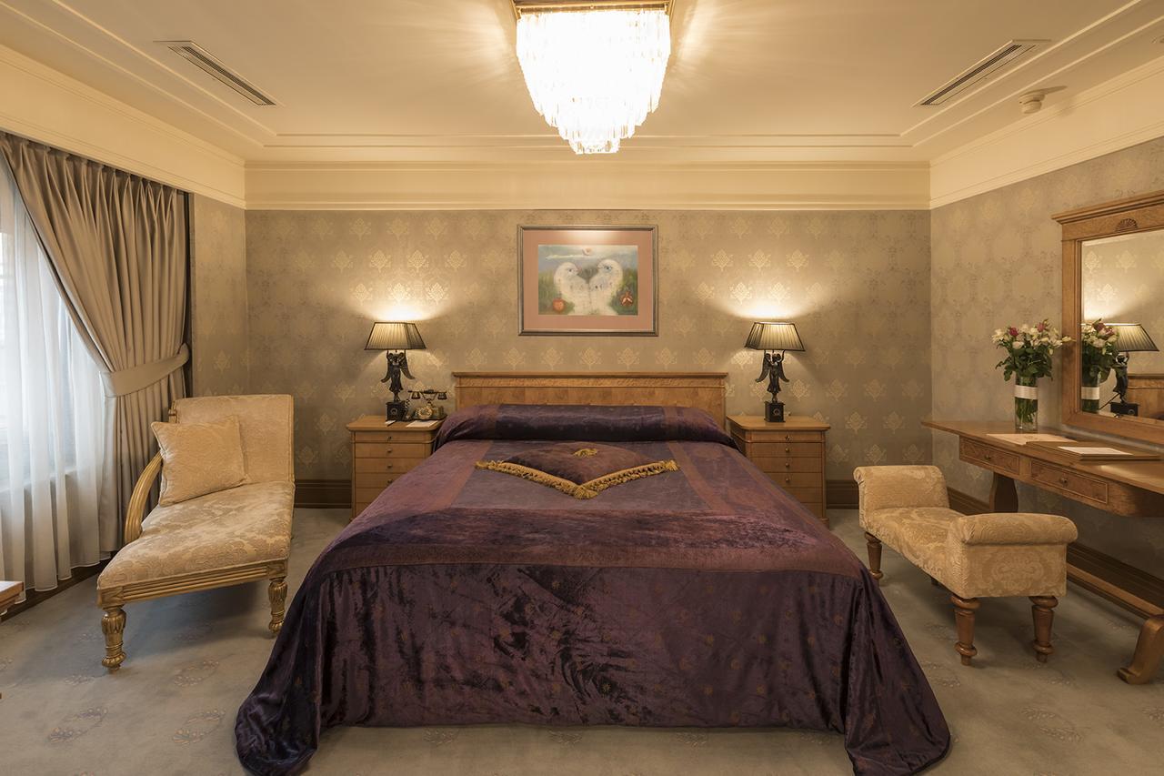 Presidential Suite Two Ways Airport Transfer
