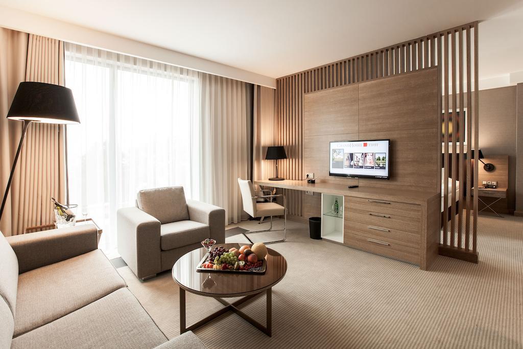 Joker Suite Lake View