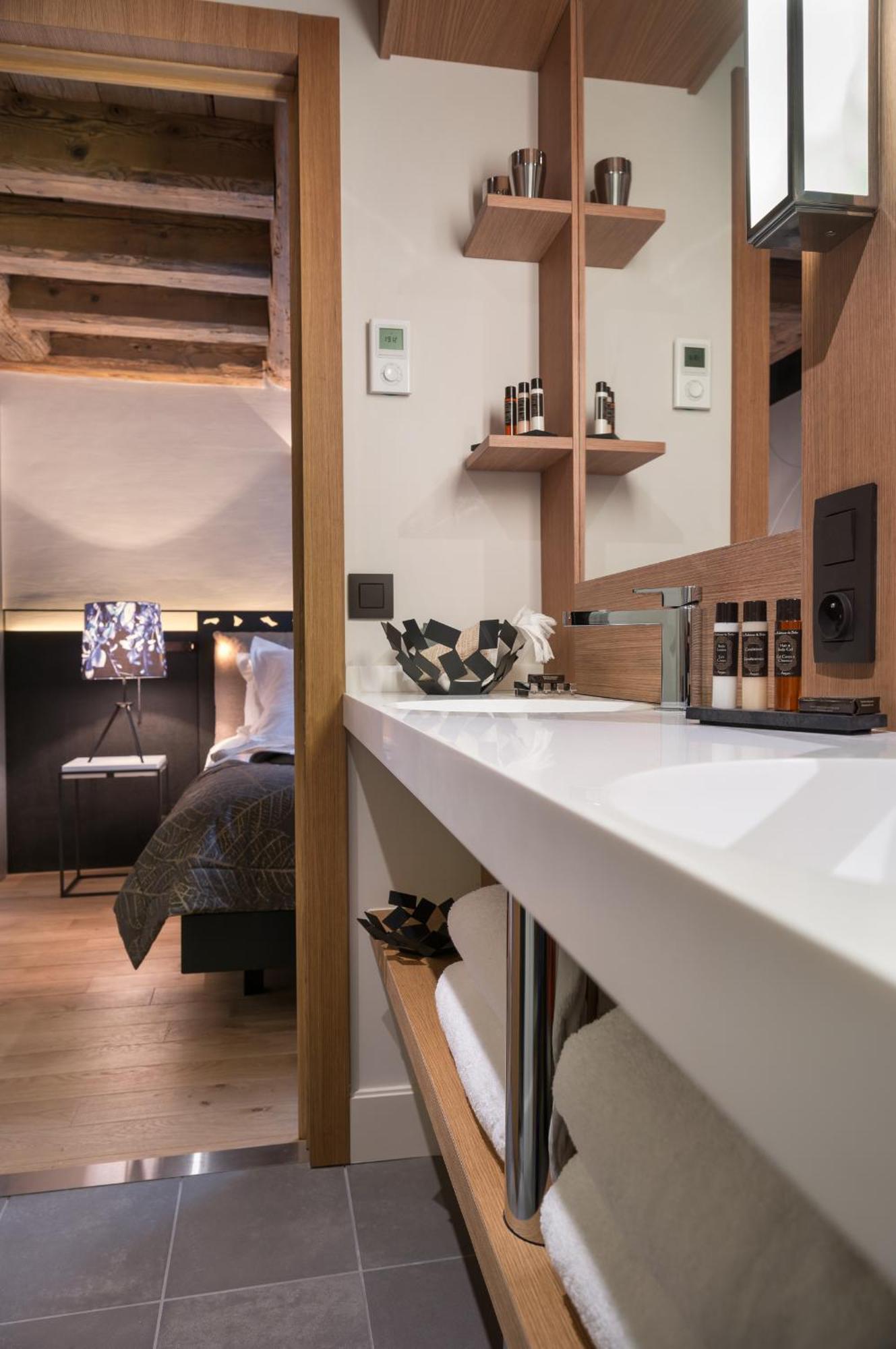 Deluxe Duplex Apartment Fireplace Spa Shower