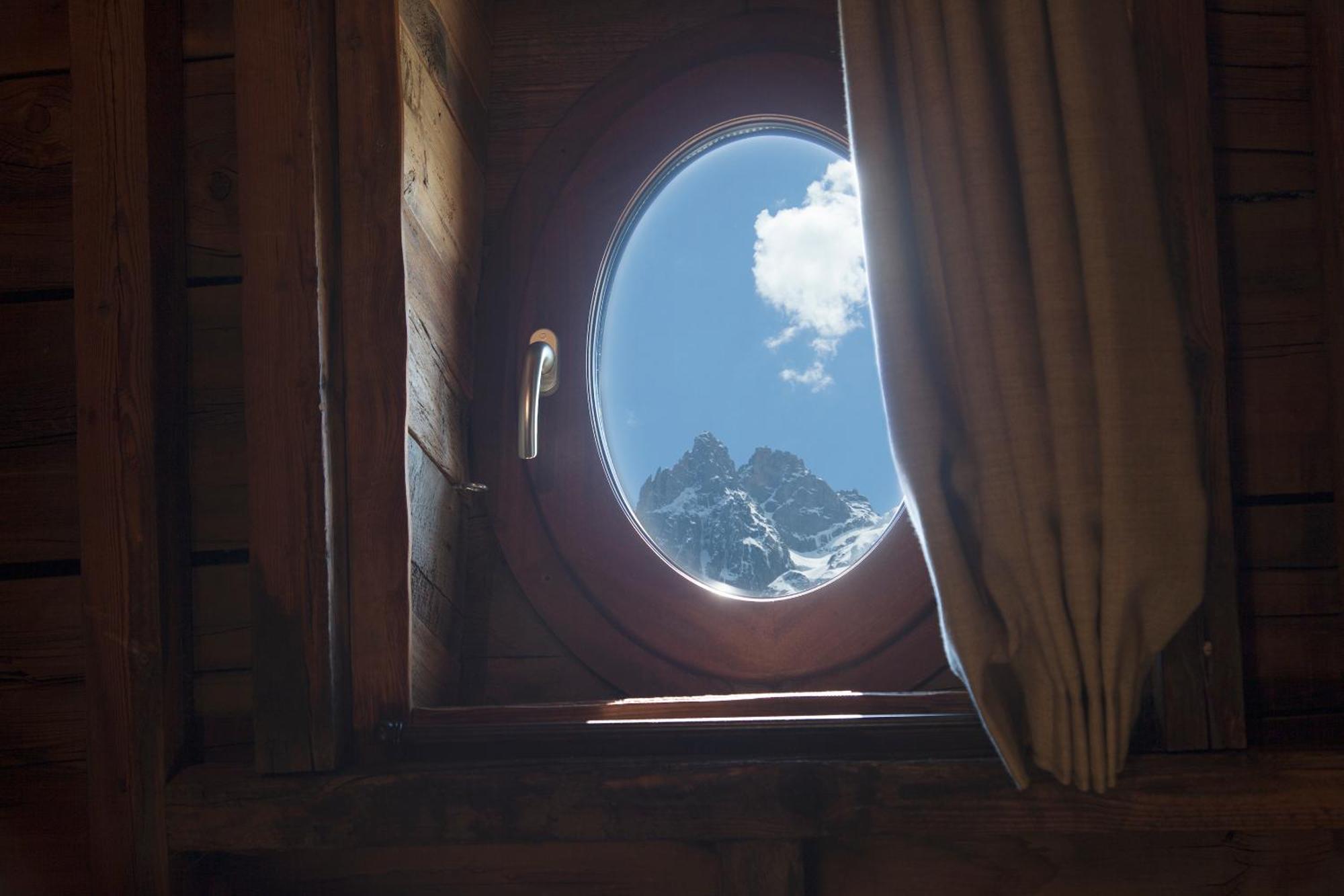 Honeymoon Double Room with Air-Conditioning,966658906:JPEG