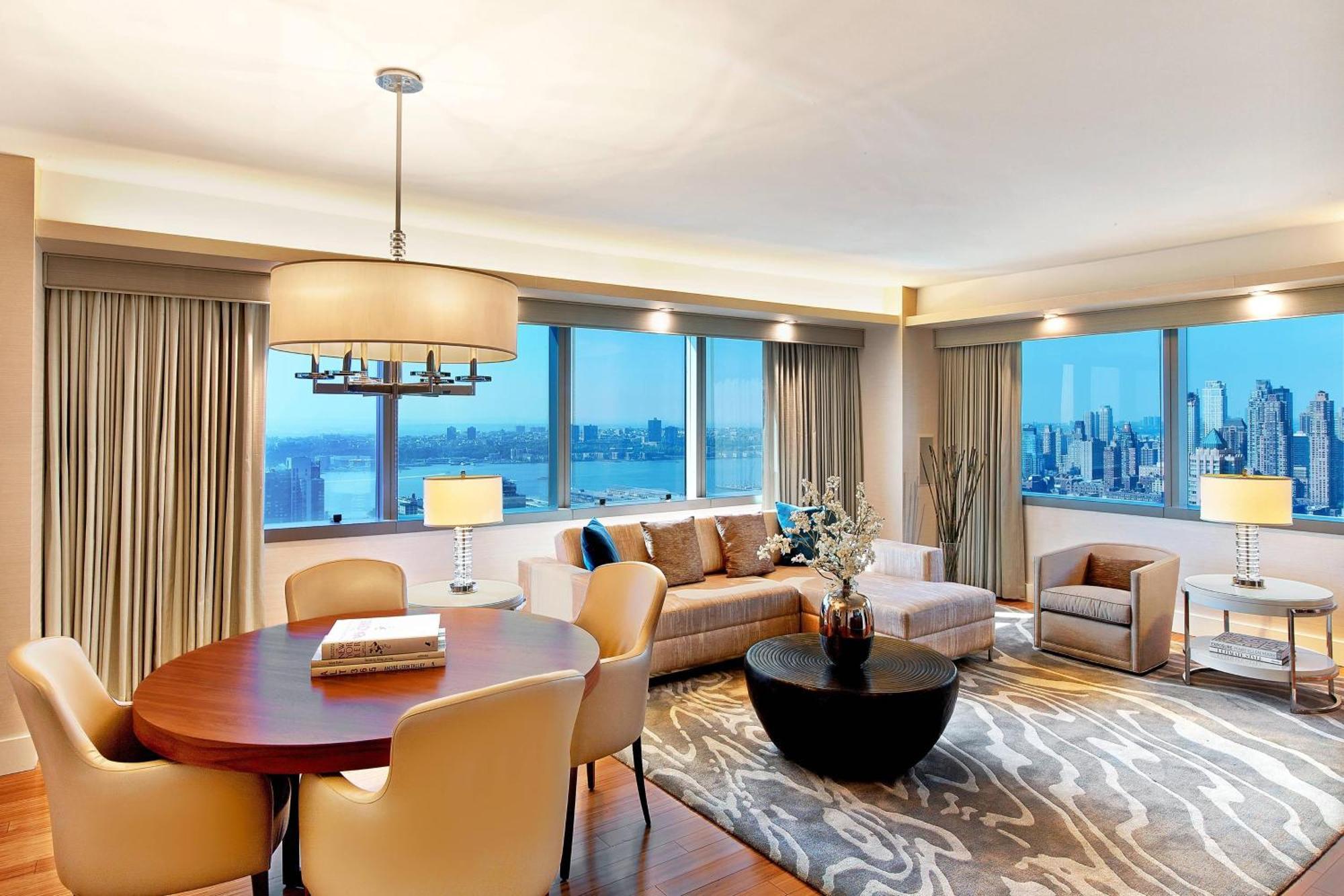 Renewal Suite, 1 King, Skyline view,1165309005:JPEG