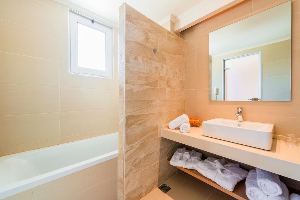 One-Bedroom Suite (3 Adults),1074211090:JPEG