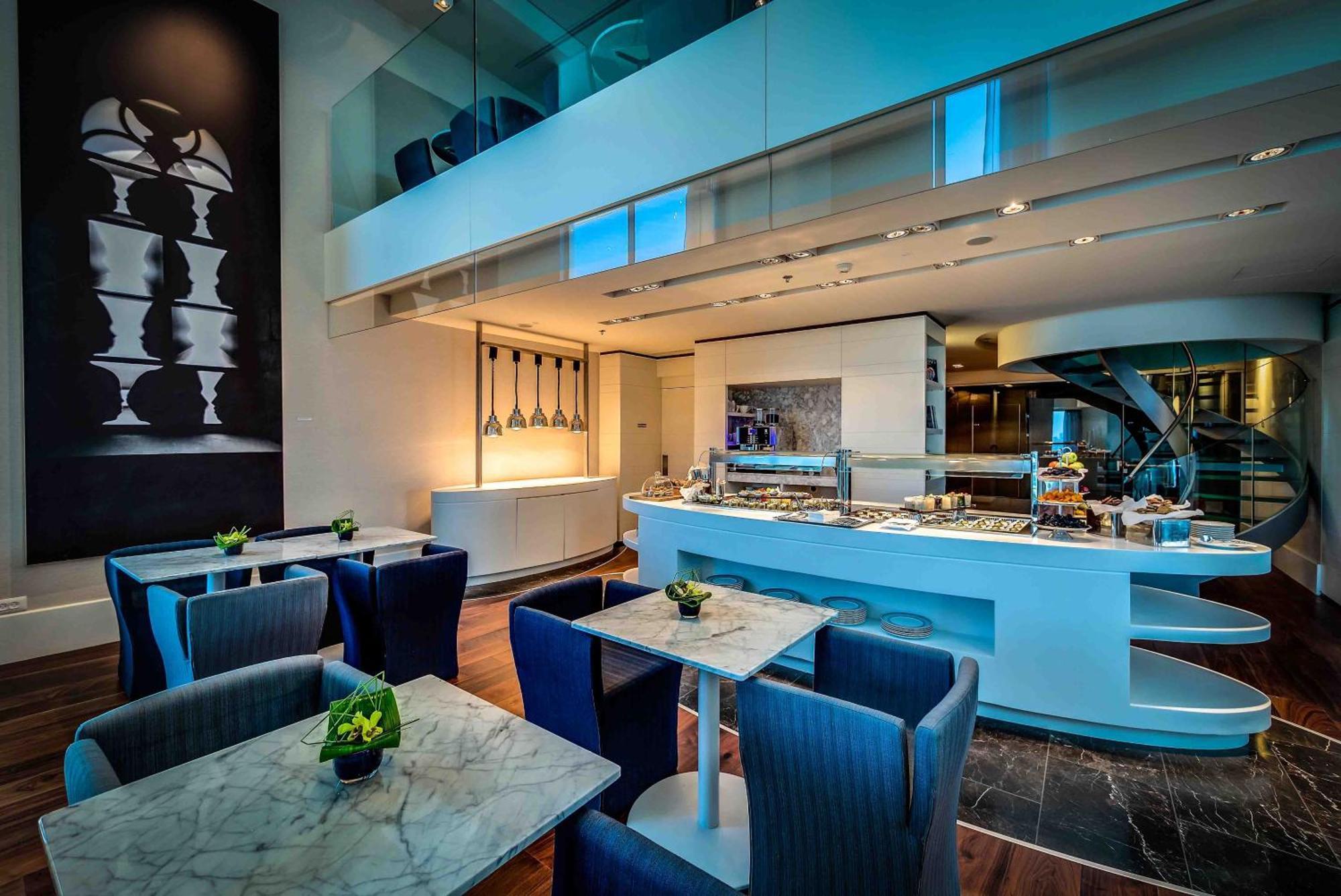Executive Room - Lounge Access,757955404:JPEG