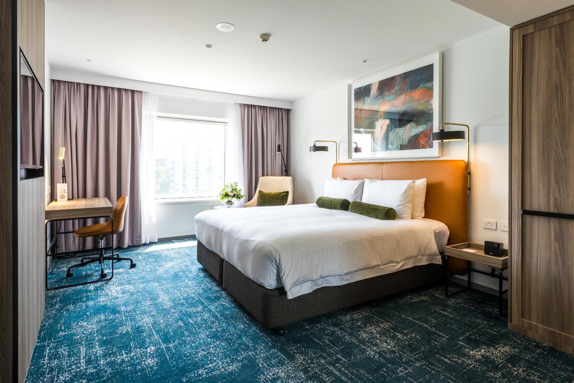 Deluxe King Room with City View