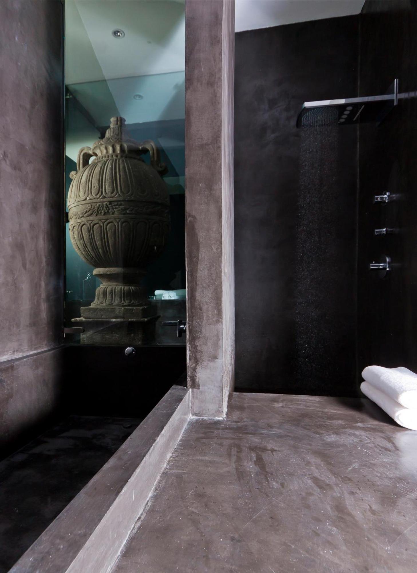 Urban Suite Bath
