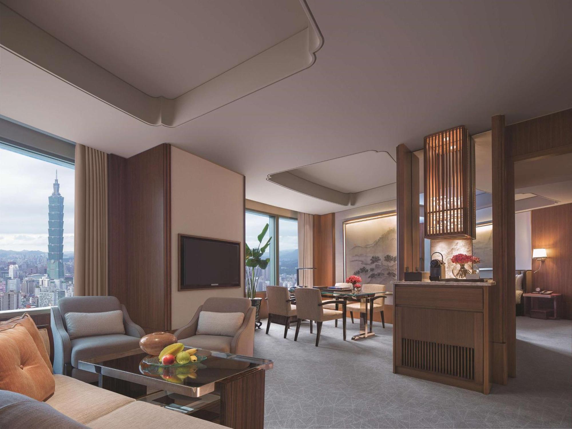Plaza Suite with Horizon Club Lounge Access