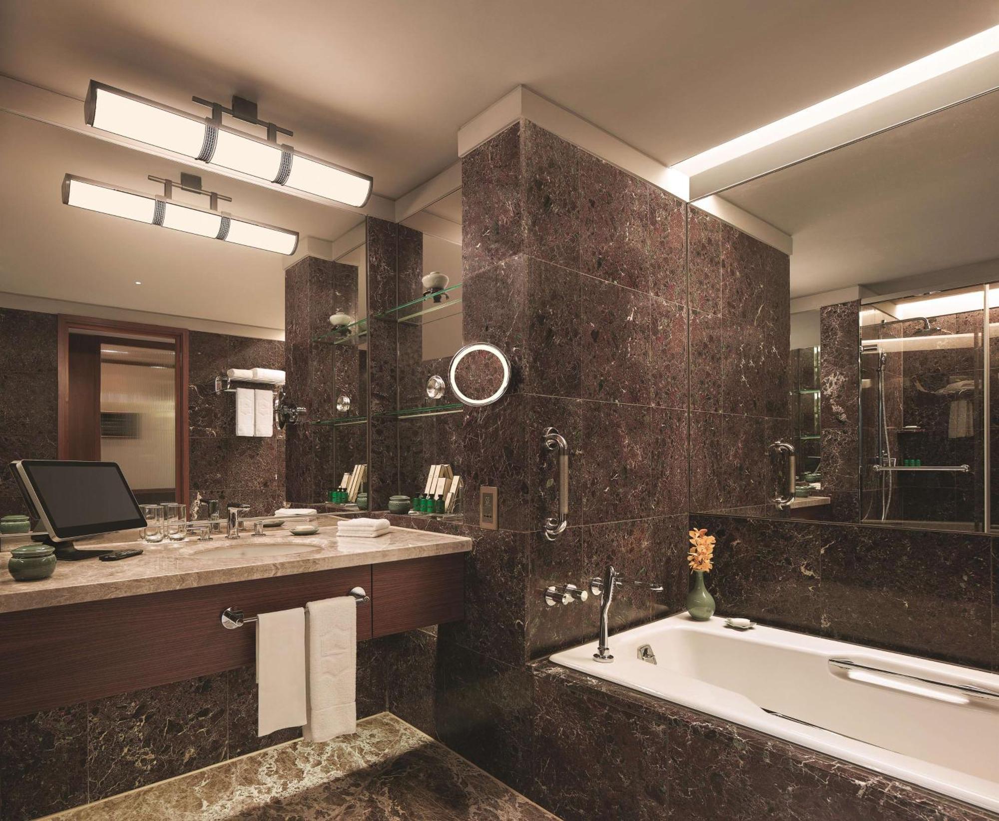 Premier King Room