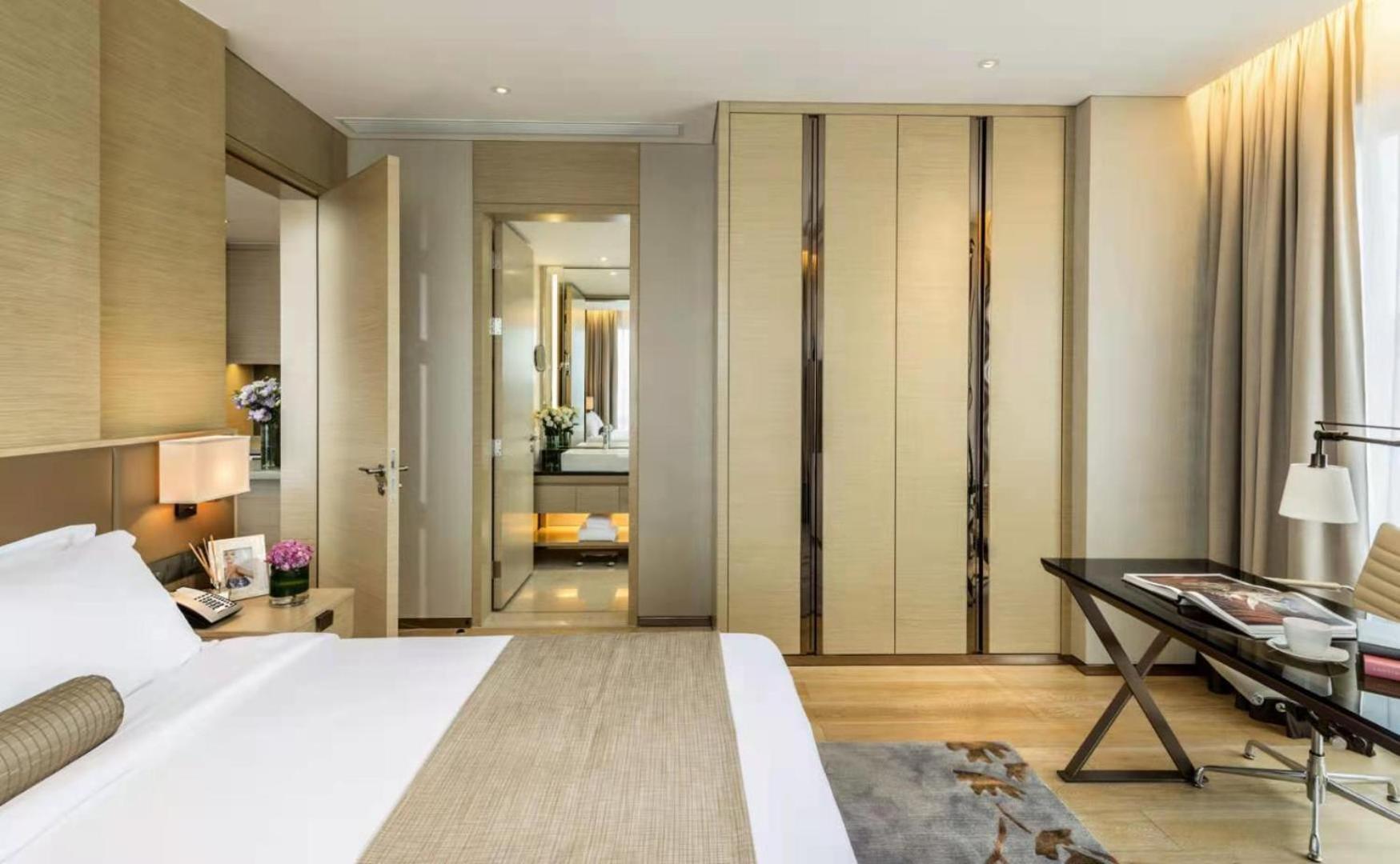 Deluxe One-Bedroom Suite